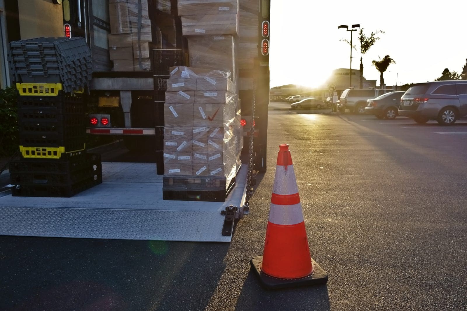 Palletized freight on the liftgate of a box truck, the liftgate Amazon Relay requires on 16 and 26 foot box trucks